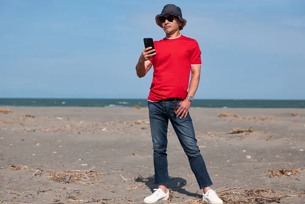 Red slim-fit T-shirt and blue, red and white are the colours of the French flag tricolor.