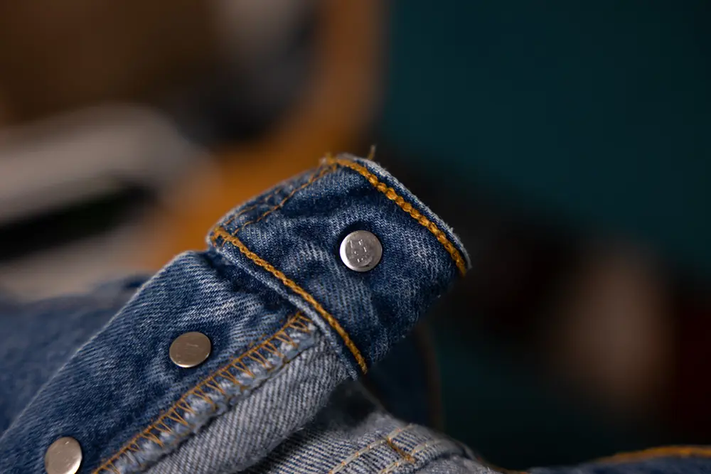 Levi’s 501 90s No. 524 on the back of the front button.